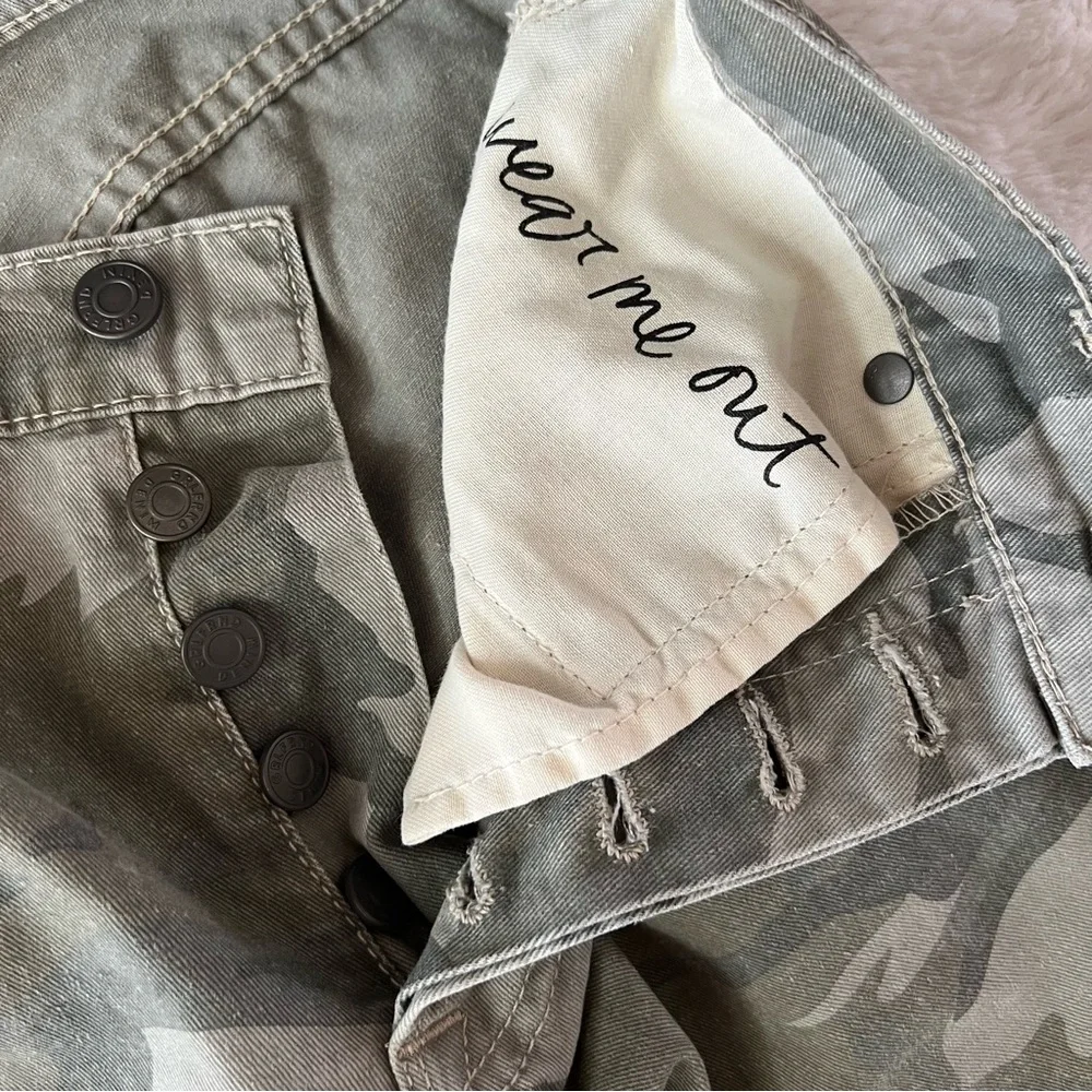 GRLFRND Karolina Camo Crop Pants